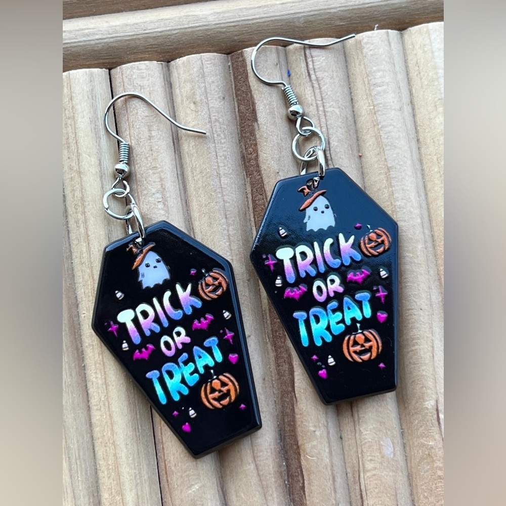 Trick or treat coffin shaped earrings - multicolored/black